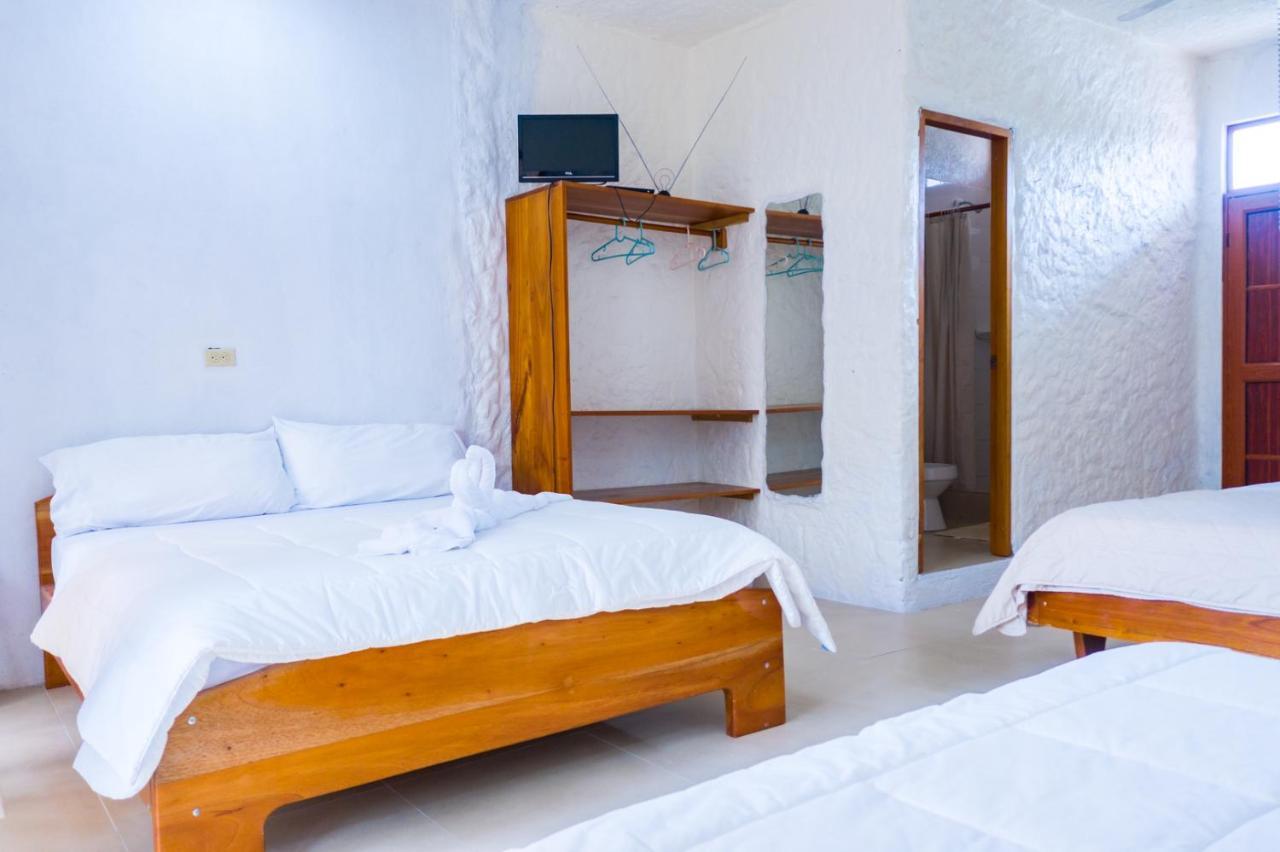 Royal Galapagos Inn ปูแอร์โต บาเกริโซ โมเรโน ภายนอก รูปภาพ