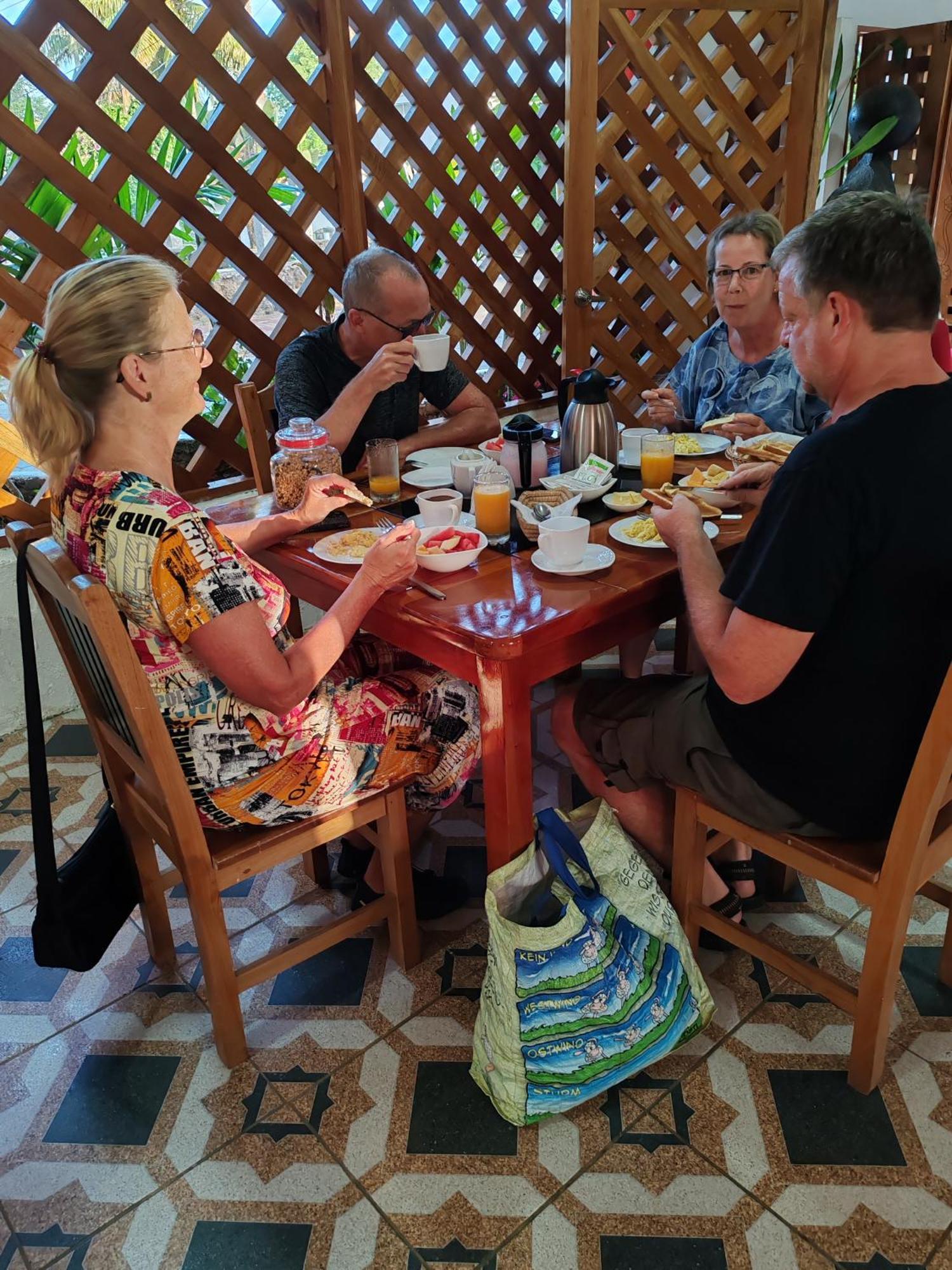 Royal Galapagos Inn ปูแอร์โต บาเกริโซ โมเรโน ภายนอก รูปภาพ