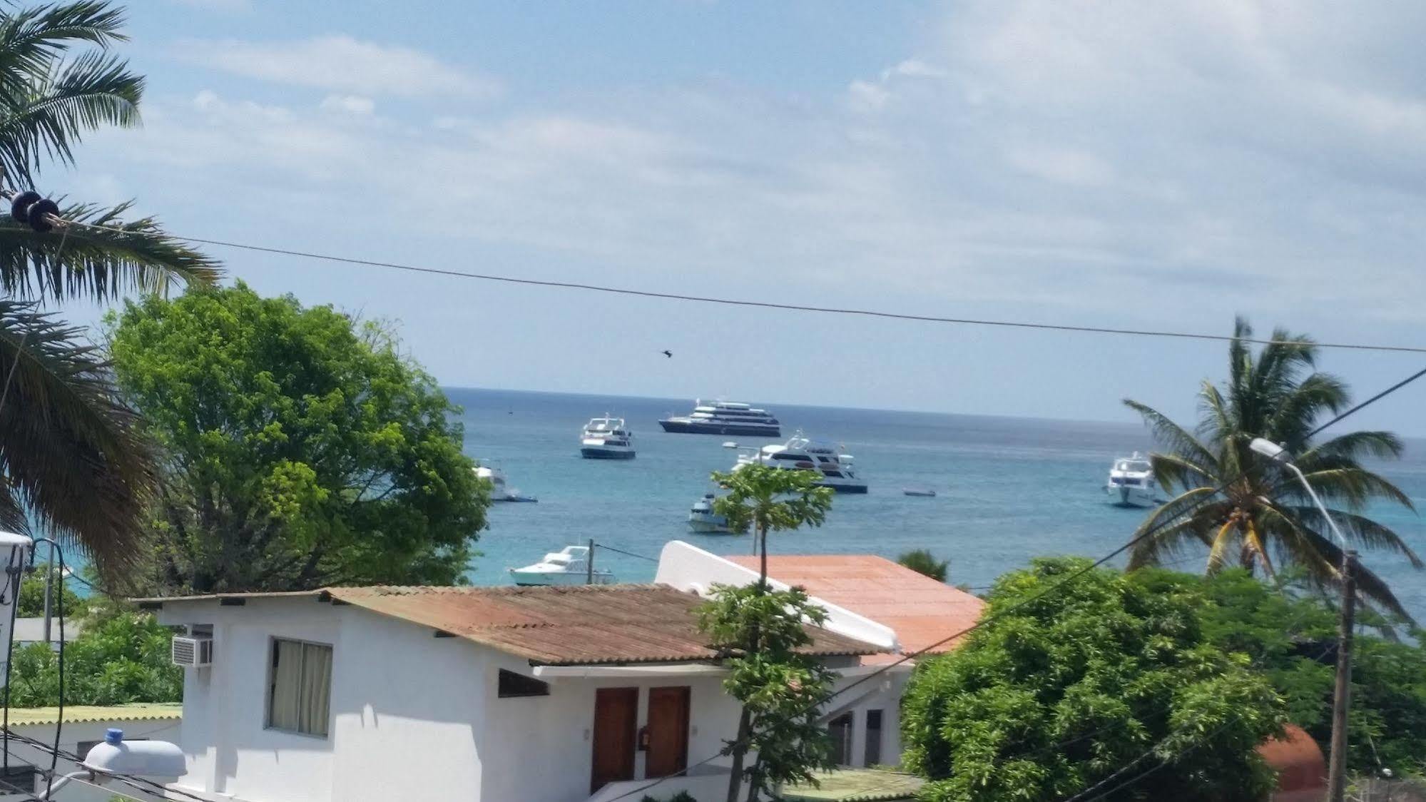 Royal Galapagos Inn ปูแอร์โต บาเกริโซ โมเรโน ภายนอก รูปภาพ