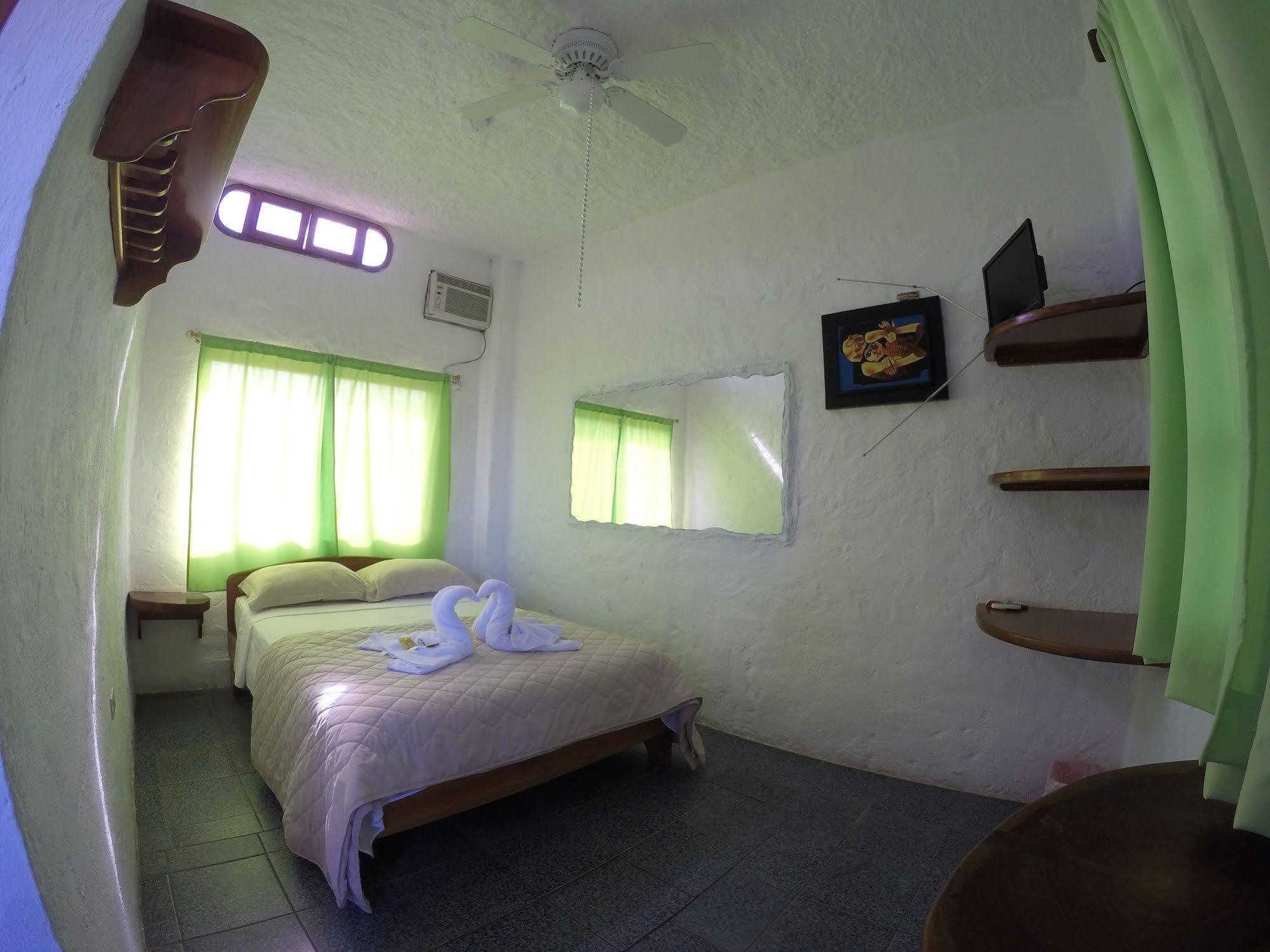 Royal Galapagos Inn ปูแอร์โต บาเกริโซ โมเรโน ภายนอก รูปภาพ