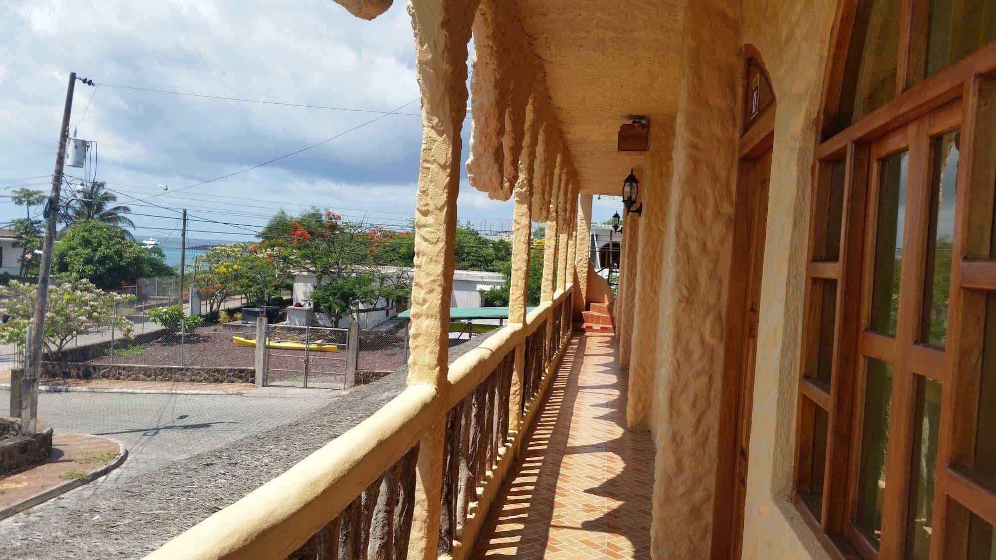 Royal Galapagos Inn ปูแอร์โต บาเกริโซ โมเรโน ภายนอก รูปภาพ